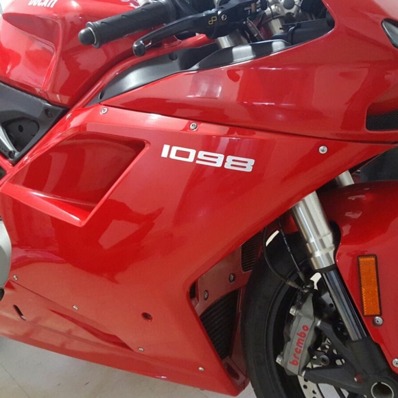 2008 ducati 1098 VERY LOW KM - Picture 4 of 6